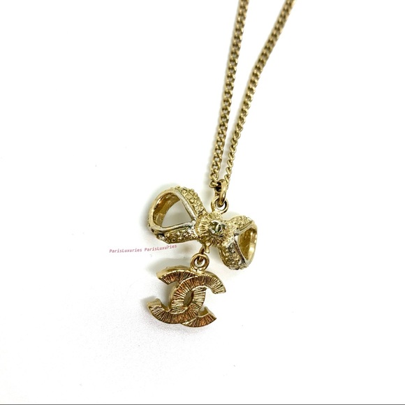 CHANEL Gold CC Logo Rhinestone Ribbon Bow Pendant - Picture 8 of 8